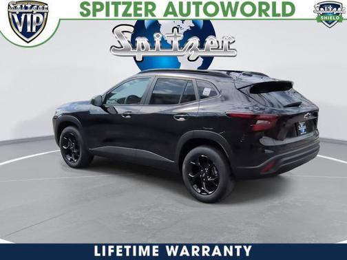 Mosaic Black Metallic 2026 Chevrolet Trax LT