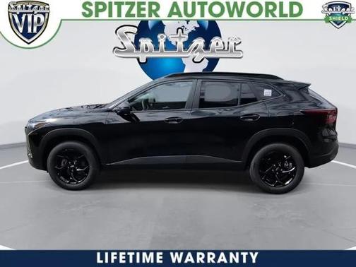 Mosaic Black Metallic 2026 Chevrolet Trax LT