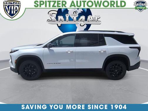 Iridescent Pearl Tricoat 2025 Chevrolet Traverse LT