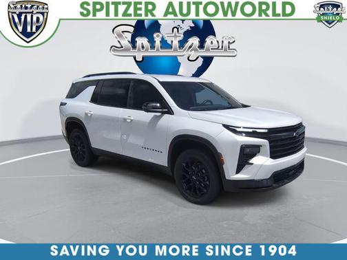 Iridescent Pearl Tricoat 2025 Chevrolet Traverse LT