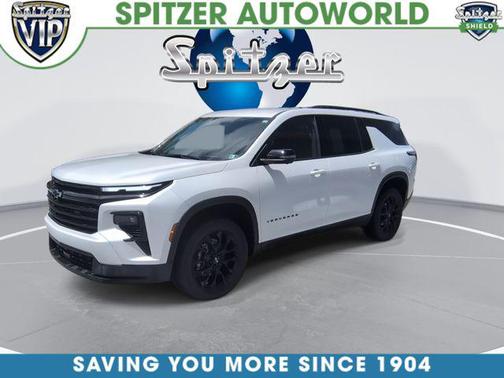Iridescent Pearl Tricoat 2025 Chevrolet Traverse LT