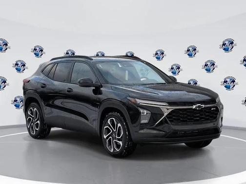 Mosaic Black Metallic 2026 Chevrolet Trax FWD 2RS