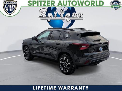Mosaic Black Metallic 2026 Chevrolet Trax FWD 2RS
