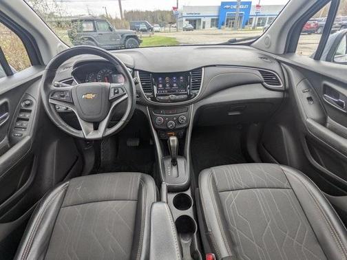 Photo 2 of 22 of 2020 Chevrolet Trax LT