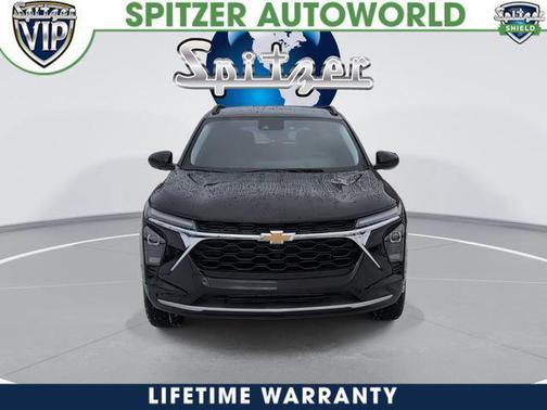 Mosaic Black Metallic 2026 Chevrolet Trax LT