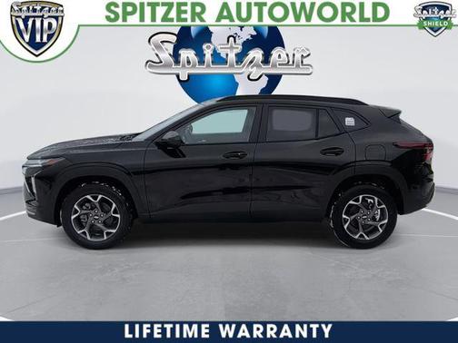 Mosaic Black Metallic 2026 Chevrolet Trax LT