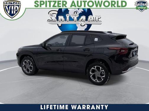 Mosaic Black Metallic 2026 Chevrolet Trax LT