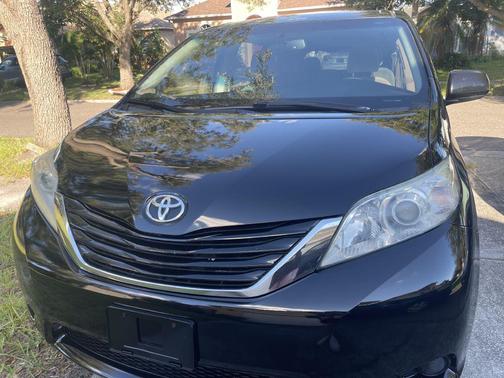 2017 Toyota Sienna LE