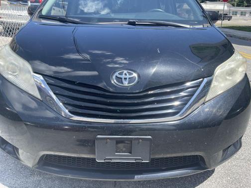 2017 Toyota Sienna LE