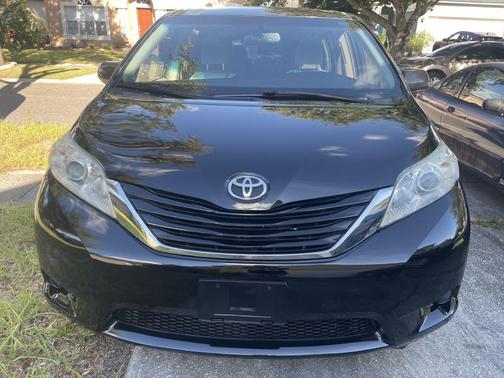 2017 Toyota Sienna LE