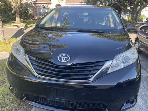 2017 Toyota Sienna LE