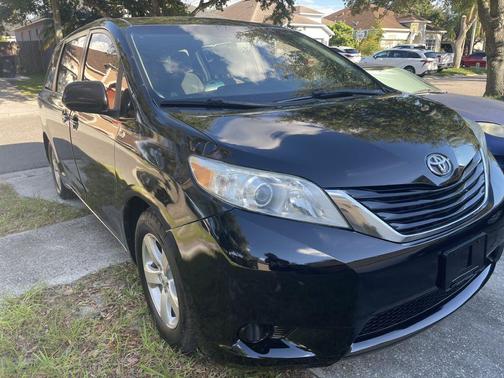 2017 Toyota Sienna LE