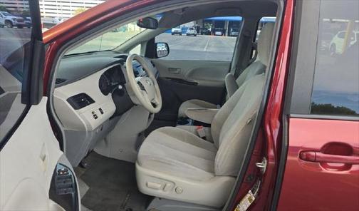 2014 Toyota Sienna LE
