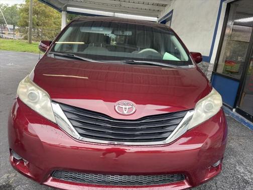 2014 Toyota Sienna LE