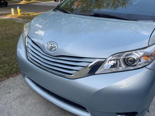 2015 Toyota Sienna LE