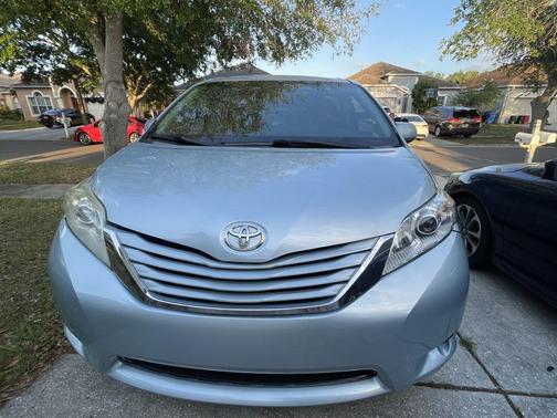 2015 Toyota Sienna LE