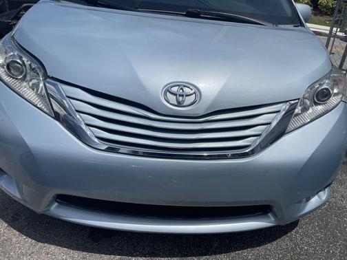 2015 Toyota Sienna LE