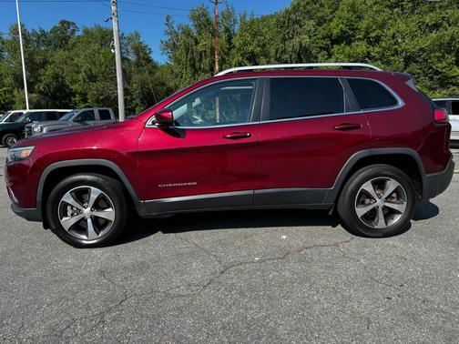 RED 2019 Jeep Cherokee Limited