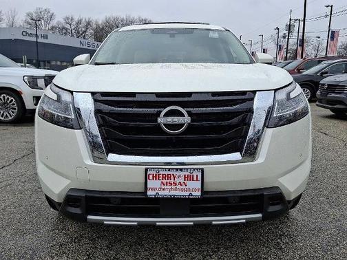 2024 Nissan Pathfinder SL