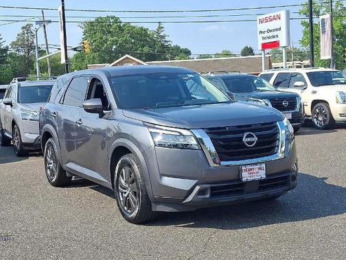 2022 Nissan Pathfinder S