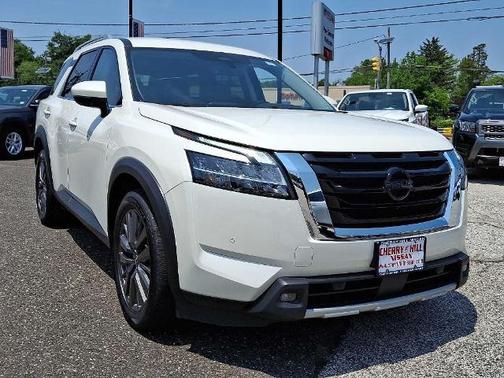 2023 Nissan Pathfinder SL