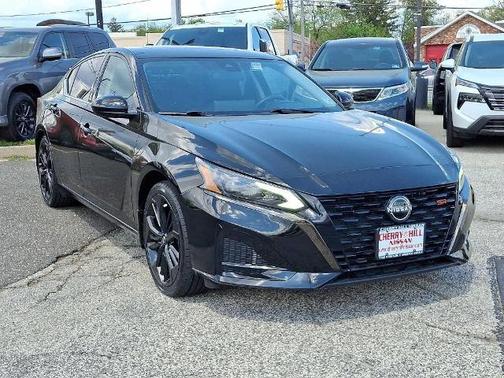 Black 2023 Nissan Altima 2.5 SR