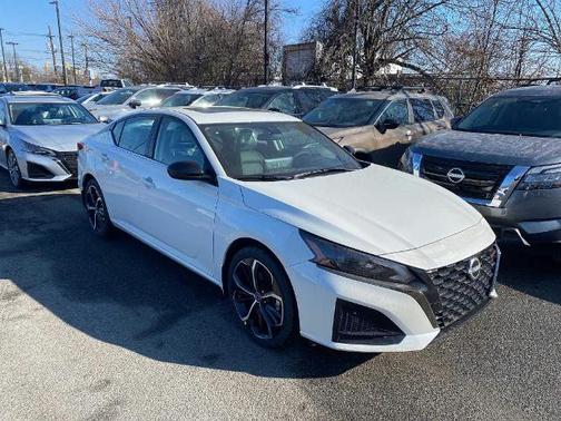 2025 Nissan Altima SR