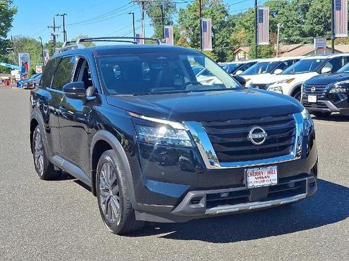 2024 Nissan Pathfinder SL