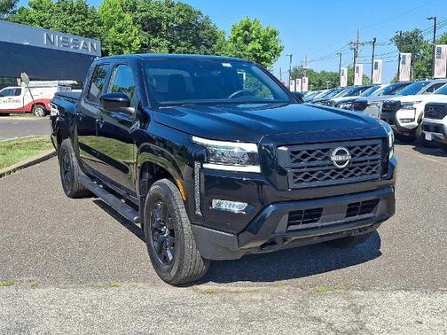 Black 2023 Nissan Frontier SV