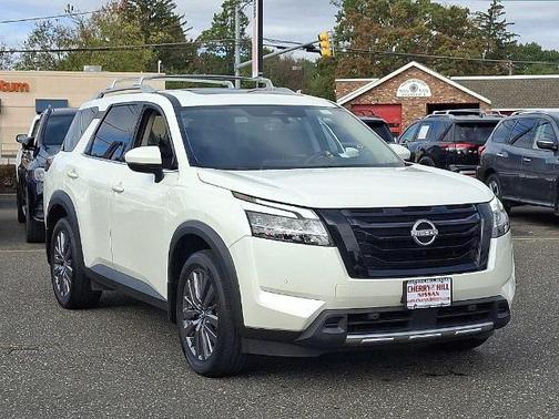 2024 Nissan Pathfinder SL
