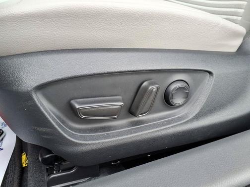 Ice Cap 2024 Toyota Camry SE