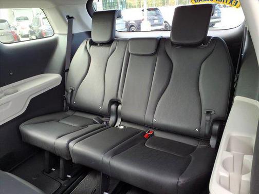 2023 Kia Carnival LX