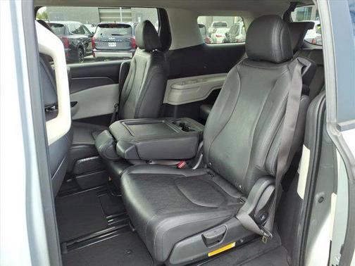 2023 Kia Carnival LX