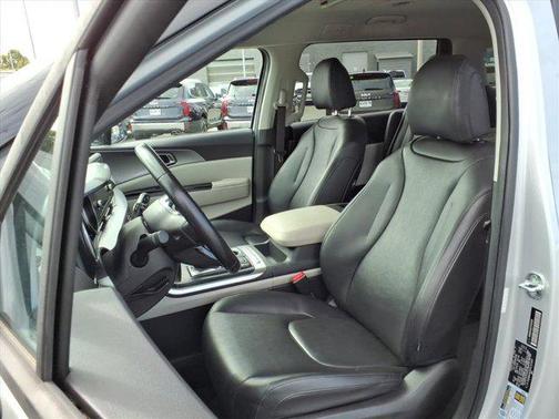 2023 Kia Carnival LX
