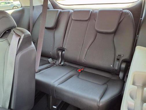 2022 Kia Carnival LXS