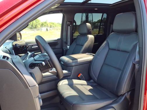Radiant Red Tintcoat 2025 Chevrolet Suburban RST