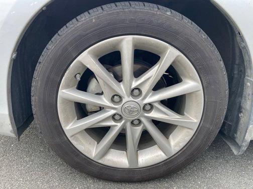 2014 Toyota Prius v Five