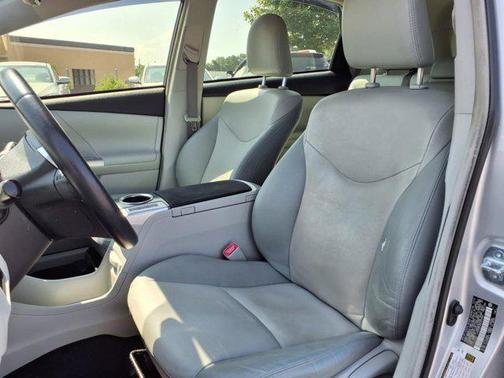 2014 Toyota Prius v Five