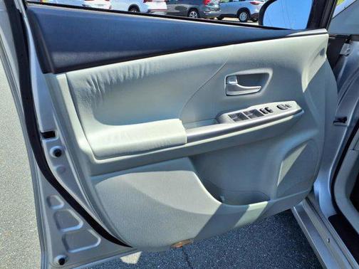 2014 Toyota Prius v Five
