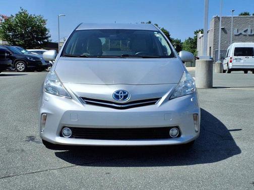2014 Toyota Prius v Five