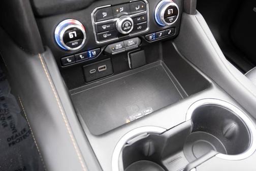 Black 2023 GMC Yukon AT4