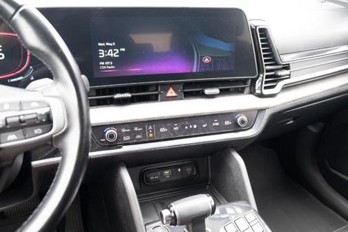White 2023 Kia Sportage X-Line