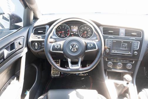 2016 Volkswagen Golf GTI SE