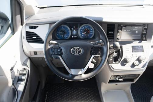 2020 Toyota Sienna LE