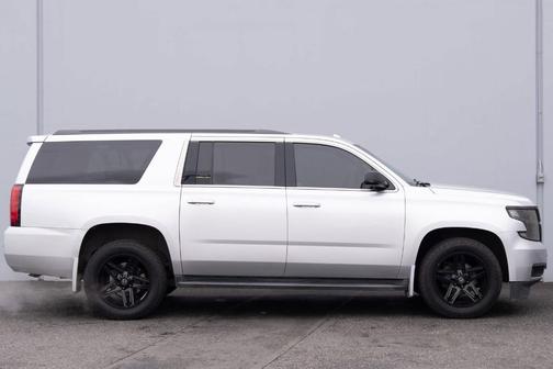 Gray 2016 Chevrolet Suburban LT