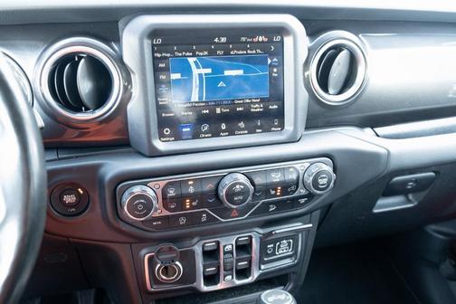 2020 Jeep Wrangler Unlimited Sahara Altitude