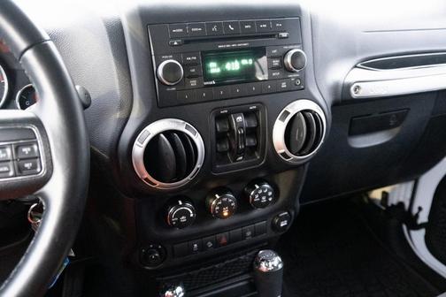 White 2017 Jeep Wrangler Unlimited Rubicon