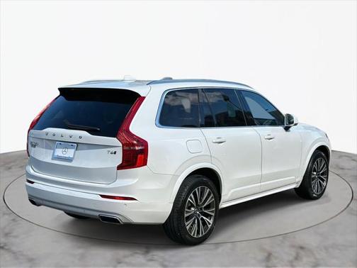 2021 Volvo XC90 T6 Momentum