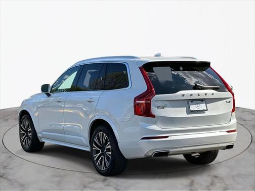 2021 Volvo XC90 T6 Momentum