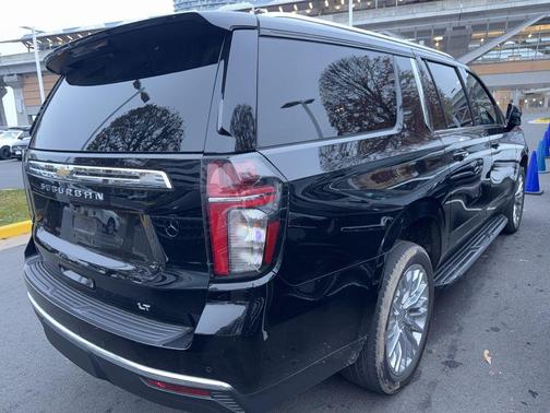 2023 Chevrolet Suburban LT